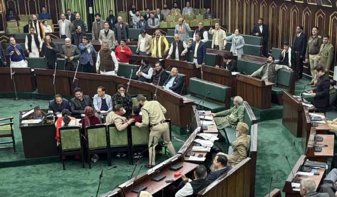 महाराजा और BJP के खिलाफ विवादित टिप्पणियों को लेकर विधानसभा में हंगामा महाराजा और BJP के खिलाफ विवादित टिप्पणियों को लेकर विधानसभा में हंगामा