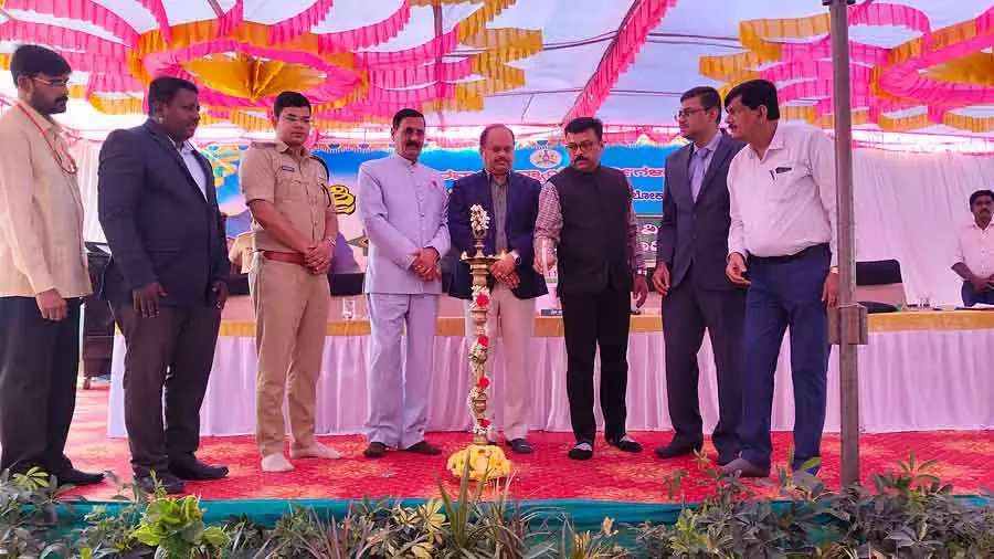 Bangarpet : सरकारी नौकरी रिश्वत लेने का लाइसेंस नहीं है Bangarpet : सरकारी नौकरी रिश्वत लेने का लाइसेंस नहीं है