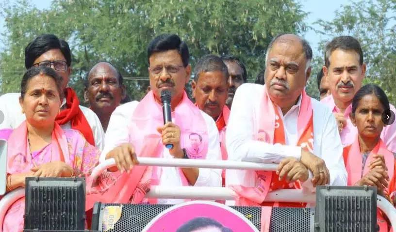 BRS नेताओं ने तेलंगाना में कृषि सुधारों के लिए KCR की तारीफ़ की BRS नेताओं ने तेलंगाना में कृषि सुधारों के लिए KCR की तारीफ़ की
