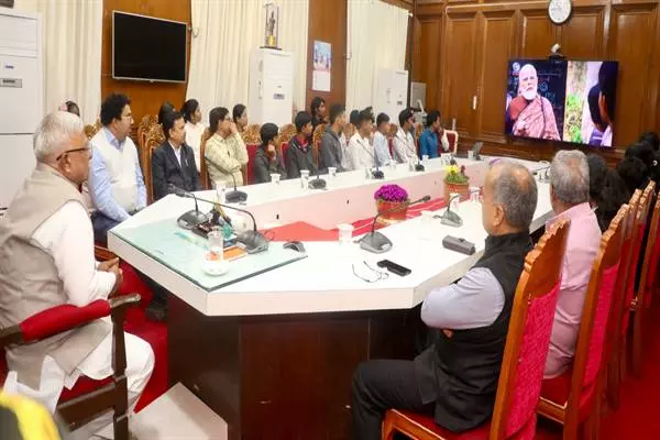 Bhopal: राज्यपाल पटेल ने छात्रों के साथ साझा की परीक्षा टिप्स Bhopal: राज्यपाल पटेल ने छात्रों के साथ साझा की परीक्षा टिप्स