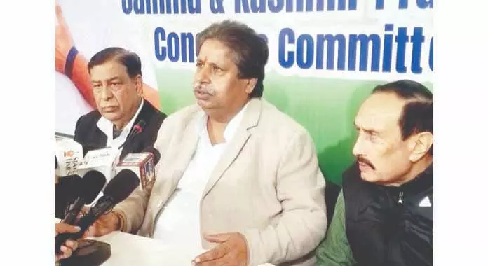 कांग्रेस ने अमित शाह से J&K को राज्य का दर्जा देने पर अपना रुख साफ करने को कहा कांग्रेस ने अमित शाह से J&K को राज्य का दर्जा देने पर अपना रुख साफ करने को कहा