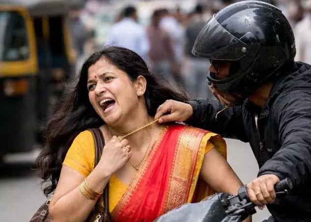 Pune Crime: छेड़छाड़ और लूटपाट की कई घटनाएं Pune Crime: छेड़छाड़ और लूटपाट की कई घटनाएं