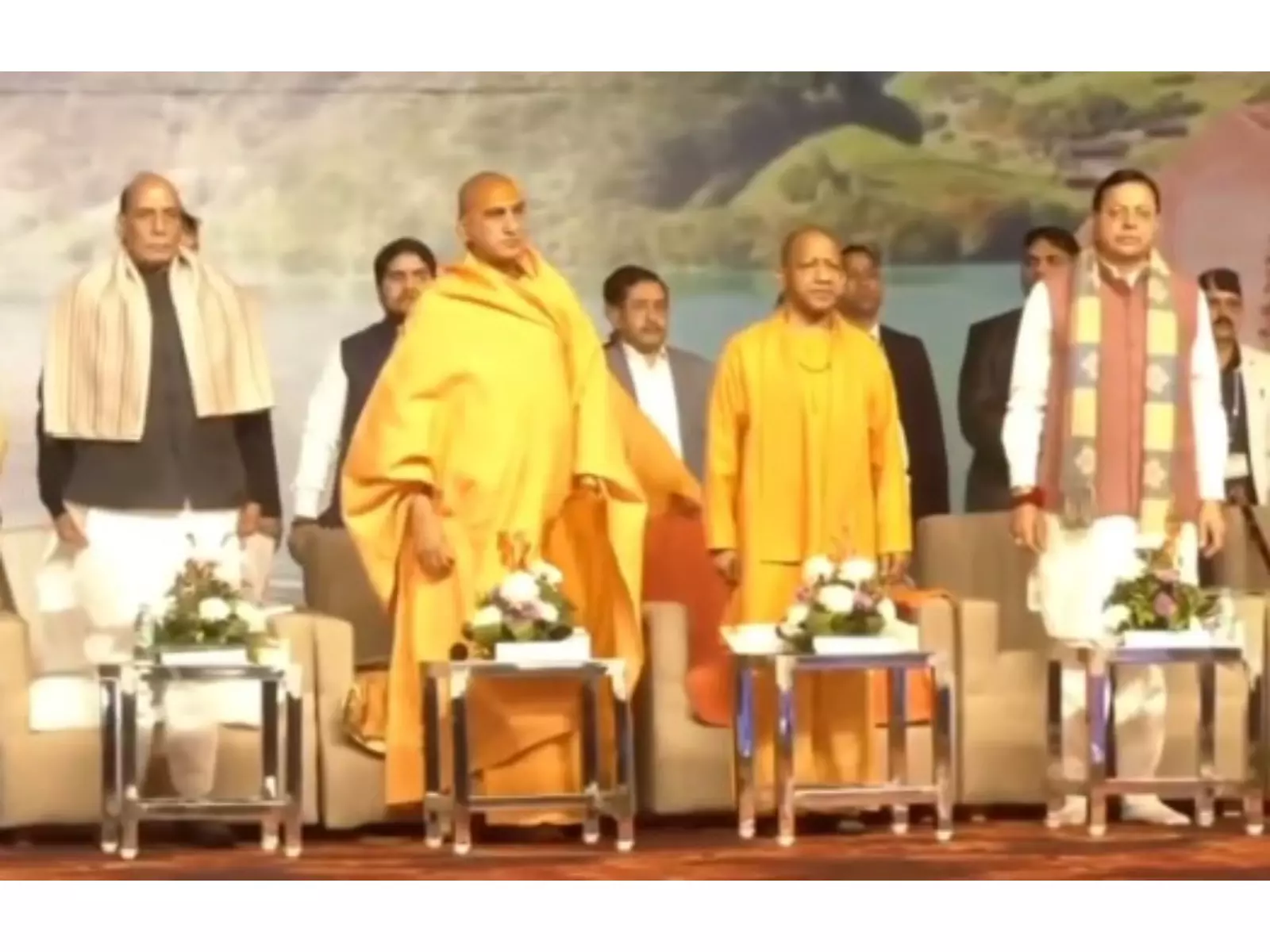 CM धामी, राजनाथ सिंह, योगी आदित्यनाथ गुरुदेव समाधि मंदिर मूर्ति स्थापना में शामिल हुए CM धामी, राजनाथ सिंह, योगी आदित्यनाथ गुरुदेव समाधि मंदिर मूर्ति स्थापना में शामिल हुए