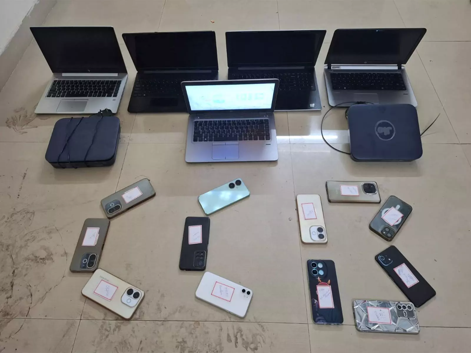 कोलकाता साइबर पुलिस ने फर्जी कॉल सेंटर चलाने वालों का भंडाफोड़ किया; 8 गिरफ्तार कोलकाता साइबर पुलिस ने फर्जी कॉल सेंटर चलाने वालों का भंडाफोड़ किया; 8 गिरफ्तार