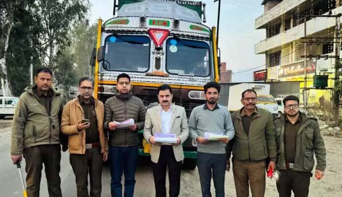 मिक्स स्क्रैप ले जा रहे वाहन पर GST नियमों के उल्लंघन के लिए 8.96 लाख रुपये का जुर्माना लगाया मिक्स स्क्रैप ले जा रहे वाहन पर GST नियमों के उल्लंघन के लिए 8.96 लाख रुपये का जुर्माना लगाया