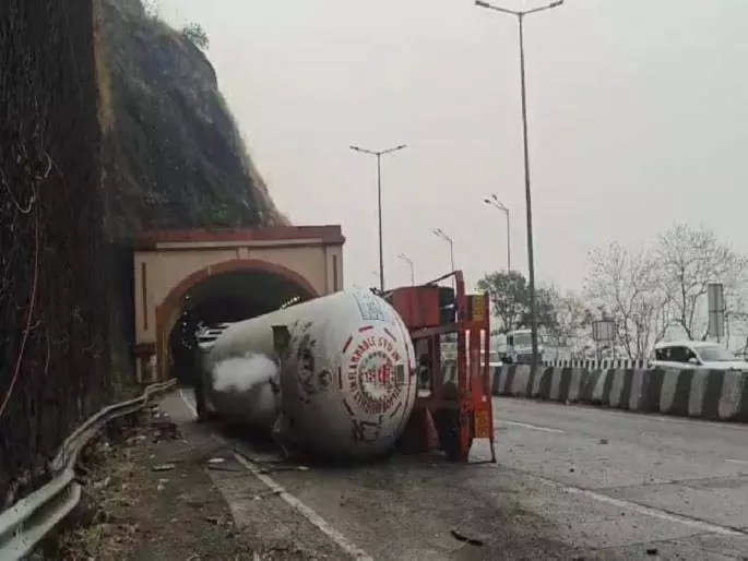 घटना के बाद Mumbai-Pune हाईवे प्रशासन ने जवाब दिया घटना के बाद Mumbai-Pune हाईवे प्रशासन ने जवाब दिया