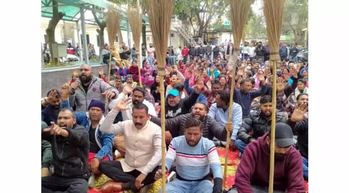 श्रमिकों को रोज़गार देने के लिए NGO सिस्टम को खत्म करें: MWU श्रमिकों को रोज़गार देने के लिए NGO सिस्टम को खत्म करें: MWU