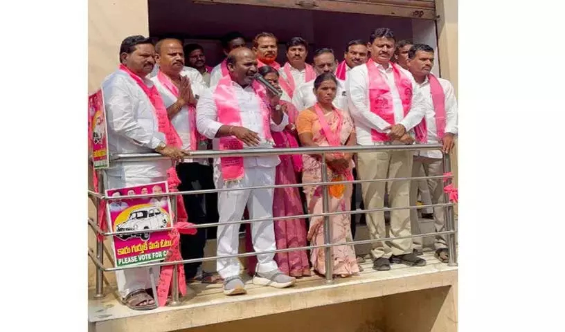 BRS नेता ने चिट्याल नगर पालिका के विकास को लेकर कांग्रेस को चुनौती दी BRS नेता ने चिट्याल नगर पालिका के विकास को लेकर कांग्रेस को चुनौती दी