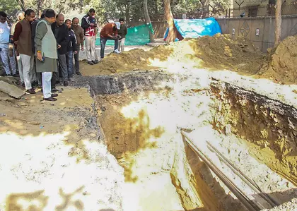दिल्ली सरकार ने DJB प्रोजेक्ट में लापरवाही पर 3 कर्मियों को सस्पेंड किया, जांच शुरू दिल्ली सरकार ने DJB प्रोजेक्ट में लापरवाही पर 3 कर्मियों को सस्पेंड किया, जांच शुरू