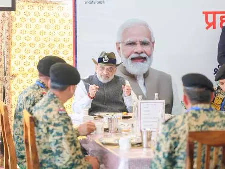 गृह मंत्री अमित शाह ने जम्मू-कश्मीर सुरक्षा समीक्षा बैठक की अध्यक्षता की गृह मंत्री अमित शाह ने जम्मू-कश्मीर सुरक्षा समीक्षा बैठक की अध्यक्षता की