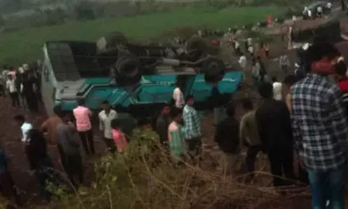 3 बरातियों समेत 6 की मौत, दो बड़े हादसे हुए