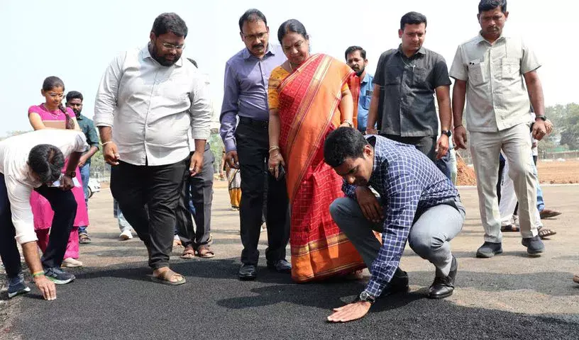 Telangana: खम्मम के सरदार पटेल स्टेडियम में सिंथेटिक रनिंग ट्रैक बनेगा Telangana: खम्मम के सरदार पटेल स्टेडियम में सिंथेटिक रनिंग ट्रैक बनेगा