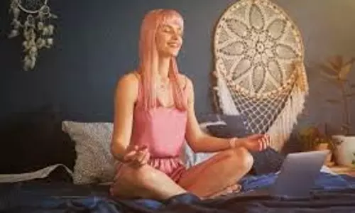 Dharma: गहरी आएगी नींद और सुबह के समय रहेंगे तरोताजा, बस सोने से पहले कर लें 5 मंत्रों का जप