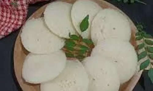 Suji Dahi Idli Recipe: घर पर बनाएं नरम और स्पंजी सूजी दही इडली Suji Dahi Idli Recipe: घर पर बनाएं नरम और स्पंजी सूजी दही इडली