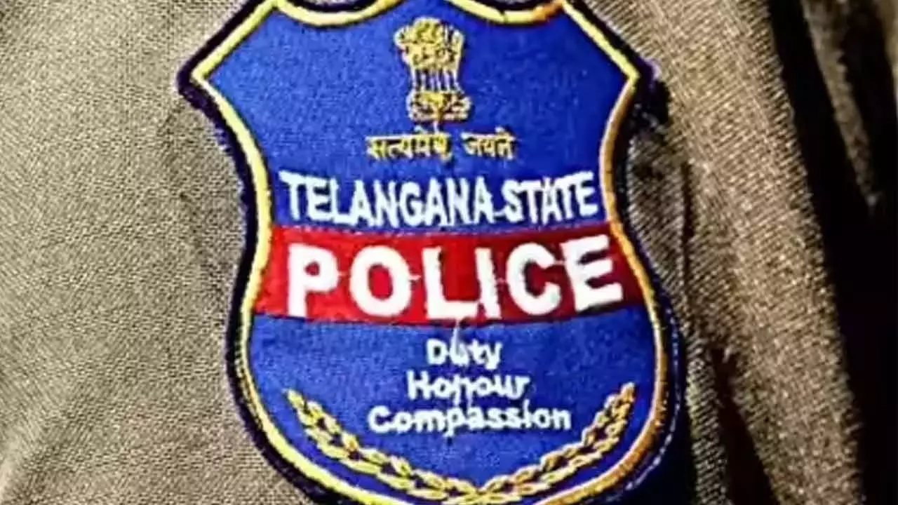 Telangana: ड्यूटी पर मारे गए 2 पुलिसकर्मियों के परिवारों को 1 करोड़ रुपये की मदद Telangana: ड्यूटी पर मारे गए 2 पुलिसकर्मियों के परिवारों को 1 करोड़ रुपये की मदद