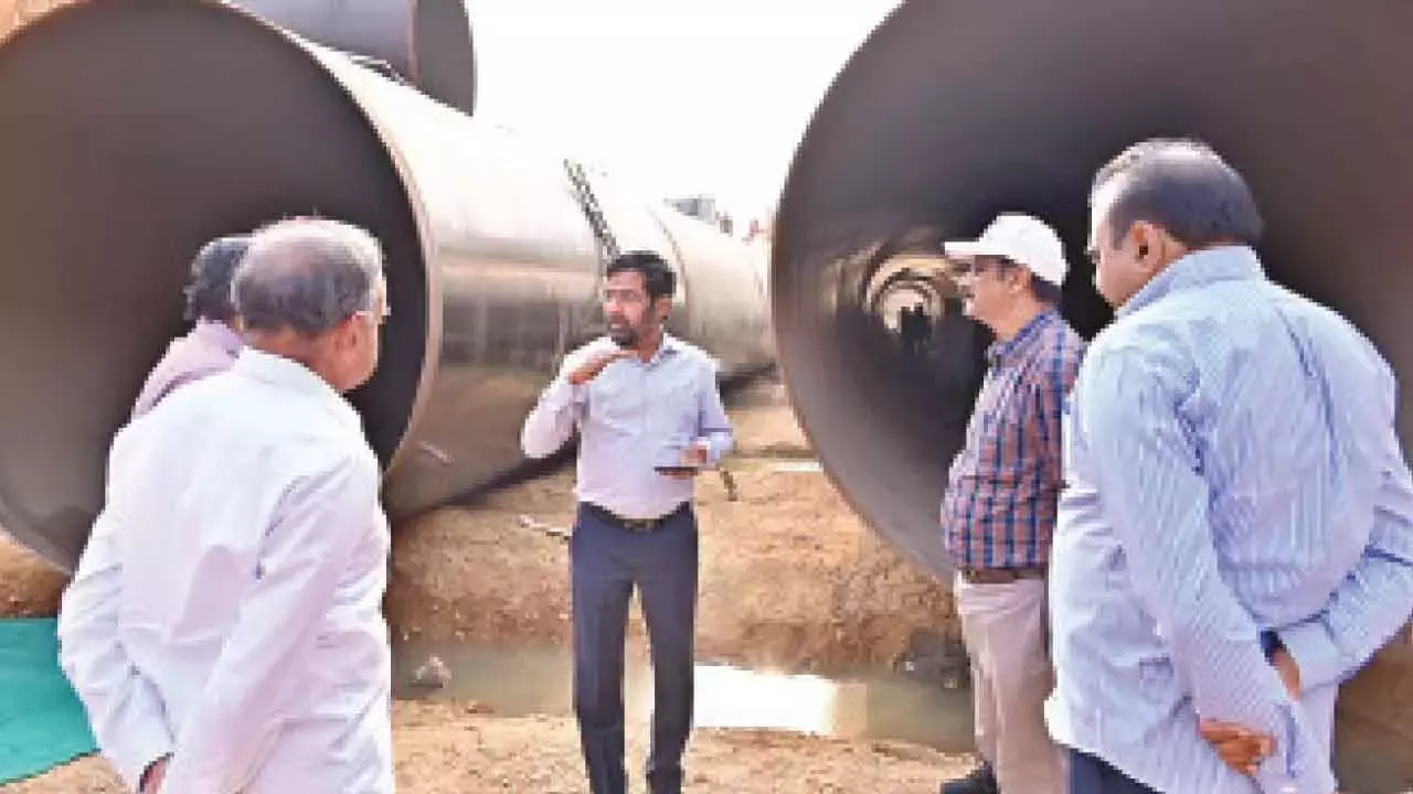 Telangana: गोदावरी फेज 2 और 3 के काम में तेजी आने से शहर की प्यास बुझेगी Telangana: गोदावरी फेज 2 और 3 के काम में तेजी आने से शहर की प्यास बुझेगी
