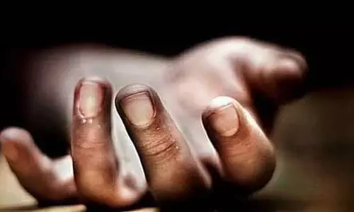 Tamil Nadu : ट्रैक पार करते समय ट्रेन की चपेट में आने से 2 लोगों की मौत Tamil Nadu : ट्रैक पार करते समय ट्रेन की चपेट में आने से 2 लोगों की मौत