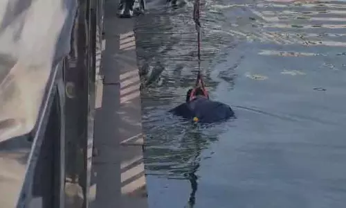 रायपुर के कंकाली तालाब में मिली लाश, Video रायपुर के कंकाली तालाब में मिली लाश, Video
