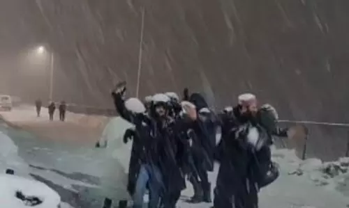 Jammu-Kashmir:  प्रसिद्ध पर्यटन स्थल पर Snowfall शुरू