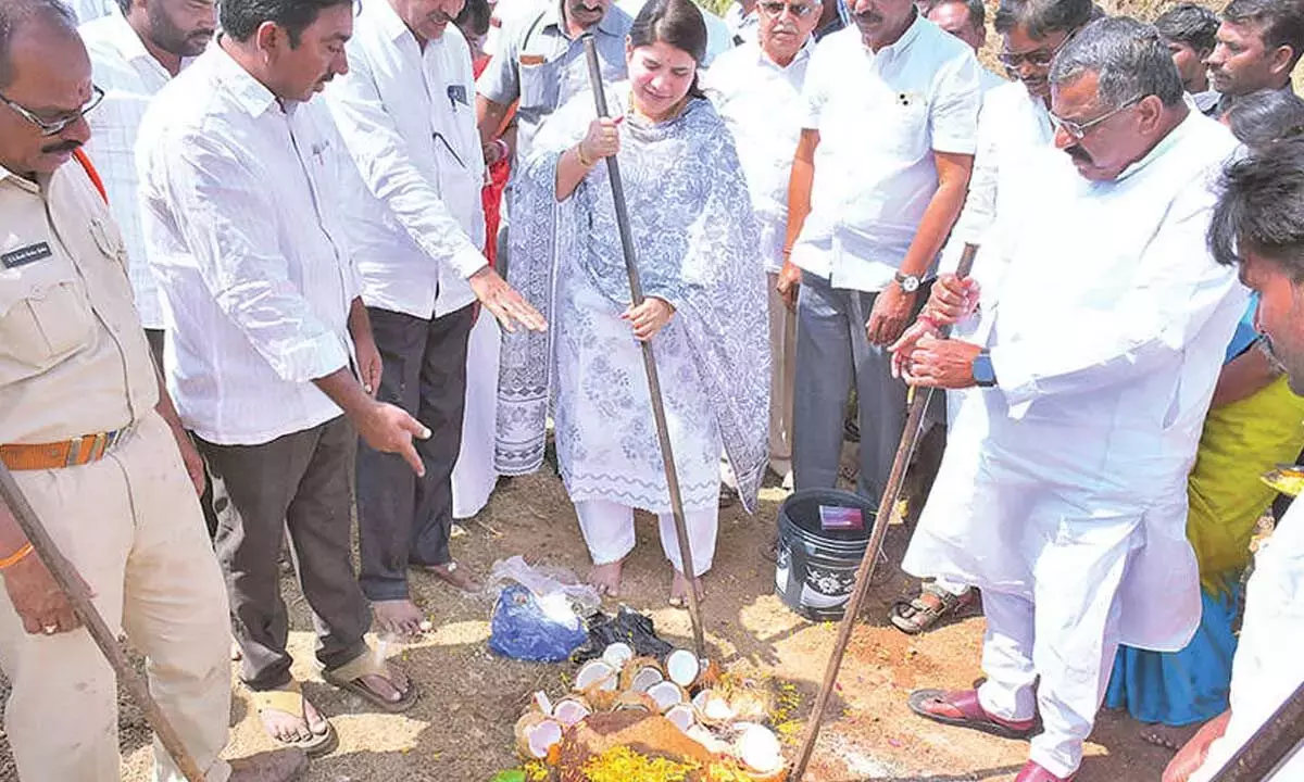 नाबार्ड वाटरशेड प्रोजेक्ट्स ग्रामीण आजीविका के निर्माण के लिए महत्वपूर्ण हैं: Collector