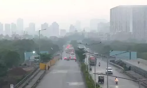 Mumbai: पूरे शहर में घना स्मॉग छाया रहा, वडाला, चांदीवली और अन्य इलाकों में AQI गंभीर कैटेगरी में बना हुआ Mumbai: पूरे शहर में घना स्मॉग छाया रहा, वडाला, चांदीवली और अन्य इलाकों में AQI गंभीर कैटेगरी में बना हुआ