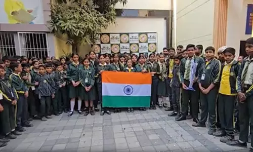 टी20 वर्ल्ड कप: बच्चों ने तिरंगे की पेंटिंग और देशभक्ति गीतों से बढ़ाया टीम इंडिया का हौसला