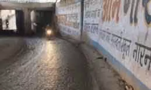 नारनौल में जलभराव वाले रेलवे अंडरपास से लोगों की जान को खतरा नारनौल में जलभराव वाले रेलवे अंडरपास से लोगों की जान को खतरा