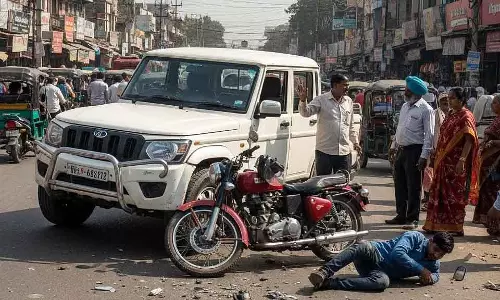 MP : ठीकरी में बाइक और पिकअप की टक्कर में 3 लोगों की मौत