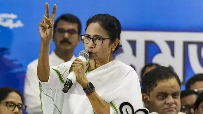 Kolkata: महिला वोटर के लिए TMC ने अनुदान बढ़ाया Kolkata: महिला वोटर के लिए TMC ने अनुदान बढ़ाया