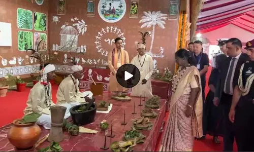 राष्ट्रपति द्रौपदी मुर्मू ने बस्तर पंडुम 2026 का किया शुभारंभ राष्ट्रपति द्रौपदी मुर्मू ने बस्तर पंडुम 2026 का किया शुभारंभ