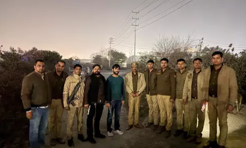 पुलिस मुठभेड़, शातिर बदमाश घायल, भारी मात्रा में चोरी का सामान और हथियार बरामद पुलिस मुठभेड़, शातिर बदमाश घायल, भारी मात्रा में चोरी का सामान और हथियार बरामद