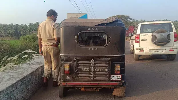 kerala: नशा विरोधी अभियान में एक्साइज टीम पर गाड़ी चढ़ाने की कोशिश, दो गिरफ्तार kerala: नशा विरोधी अभियान में एक्साइज टीम पर गाड़ी चढ़ाने की कोशिश, दो गिरफ्तार
