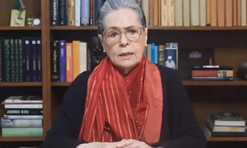 Sonia Gandhi ने वोटर लिस्ट में नाम शामिल करने की याचिका को राजनीति से प्रेरित बताया Sonia Gandhi ने वोटर लिस्ट में नाम शामिल करने की याचिका को राजनीति से प्रेरित बताया