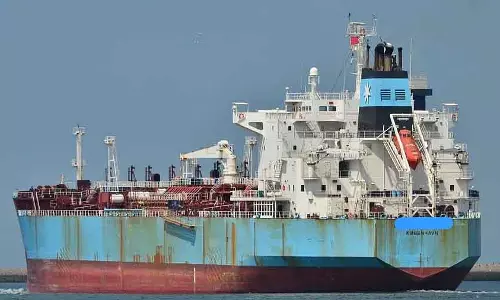 Indian कोस्ट गार्ड ने अरब सागर में अंतरराष्ट्रीय तेल तस्करी रैकेट का भंडाफोड़ किया Indian कोस्ट गार्ड ने अरब सागर में अंतरराष्ट्रीय तेल तस्करी रैकेट का भंडाफोड़ किया