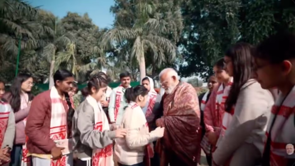 पीएम मोदी के गमोसा वाले हावभाव से GI-टैग वाले हैंडलूम को ग्लोबल पहचान मिली पीएम मोदी के गमोसा वाले हावभाव से GI-टैग वाले हैंडलूम को ग्लोबल पहचान मिली