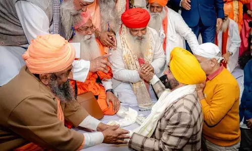 Guru Ravidas प्रकाश पर्व समारोह में शामिल हुआ संत समाज Guru Ravidas प्रकाश पर्व समारोह में शामिल हुआ संत समाज