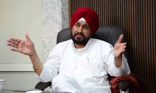 चरणजीत चन्नी ने पंजाब में कानून-व्यवस्था को लेकर AAP पर निशाना साधा चरणजीत चन्नी ने पंजाब में कानून-व्यवस्था को लेकर AAP पर निशाना साधा