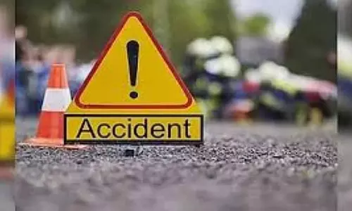 Kerala में एम्बुलेंस ने थेनी के एक व्यक्ति को टक्कर मारी, मौत Kerala में एम्बुलेंस ने थेनी के एक व्यक्ति को टक्कर मारी, मौत