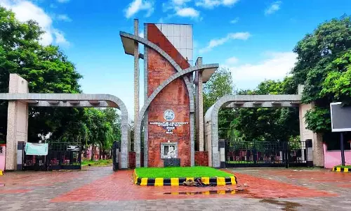 Sambalpur University ने यौन उत्पीड़न के आरोप में असिस्टेंट प्रोफेसर को सस्पेंड किया Sambalpur University ने यौन उत्पीड़न के आरोप में असिस्टेंट प्रोफेसर को सस्पेंड किया