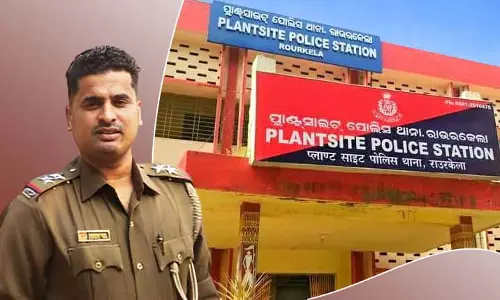 Rourkela में पुलिस अधिकारी तालाब में कूदे, डूब रहे युवक को बचाया