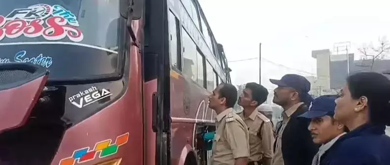 Jeedimetla में महाराष्ट्र से टूरिस्ट बस में गांजा तस्करी करने के आरोप में एक व्यक्ति गिरफ्तार