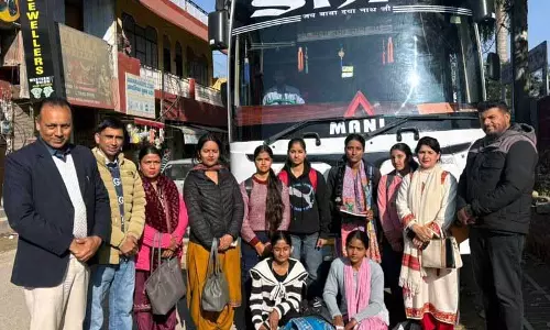 6 इंदौरा की छात्राएं Chandigarh घूमने गईं
