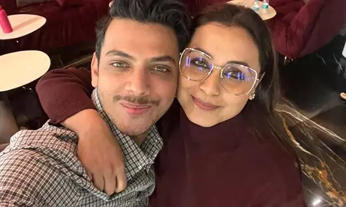 Mardaani 3 की स्क्रीनिंग में रानी मुखर्जी के साथ विशाल जेठवा फिर से दिखे Mardaani 3 की स्क्रीनिंग में रानी मुखर्जी के साथ विशाल जेठवा फिर से दिखे