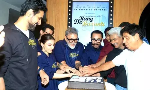 Rang De Basanti ने मुंबई में एक स्पेशल रीयूनियन के साथ 20 साल पूरे किए Rang De Basanti ने मुंबई में एक स्पेशल रीयूनियन के साथ 20 साल पूरे किए