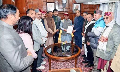 BJP ने विधायक फंड बहाल करने की मांग की, हिमाचल के राज्यपाल को ज्ञापन सौंपा