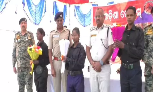 Berhampur में 4 माओवादियों ने हथियार डाल दिए Berhampur में 4 माओवादियों ने हथियार डाल दिए