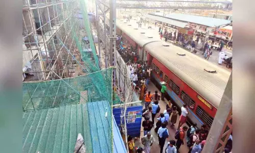 Kollam रेलवे स्टेशन का रेनोवेशन: यात्रियों को परेशानी का सामना करना पड़ रहा है Kollam रेलवे स्टेशन का रेनोवेशन: यात्रियों को परेशानी का सामना करना पड़ रहा है