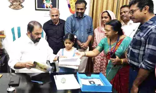 दूसरी कक्षा के छात्र की डायरी किताब बन गई ; Minister ने इसे जारी किया दूसरी कक्षा के छात्र की डायरी किताब बन गई ; Minister ने इसे जारी किया