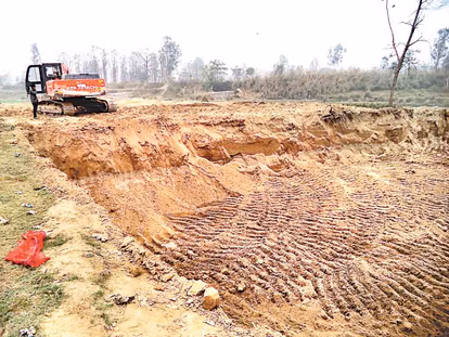 Farrukhabad: ढीले प्रशासन से माफिया का मनोबल बढ़ा Farrukhabad: ढीले प्रशासन से माफिया का मनोबल बढ़ा