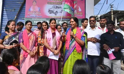 पद्मा देवेंदर रेड्डी ने अंकम चंद्रकला के लिए Medak में अभियान चलाया